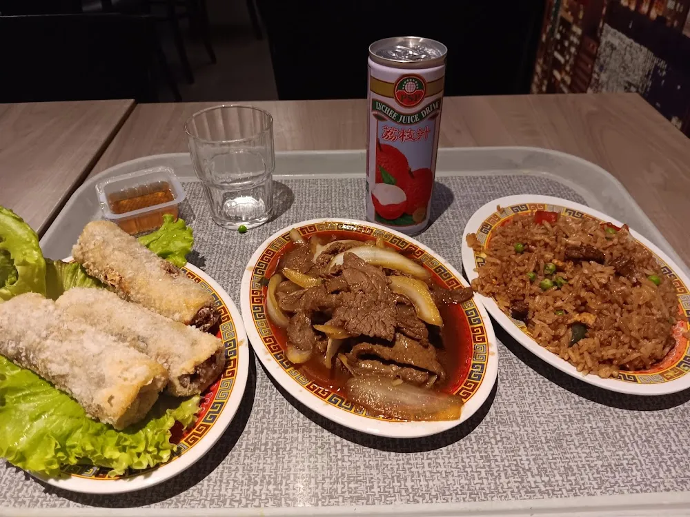 Nems Et Vapeur Riz Bouef Bouef Avec Cibulette Boisson Litchi